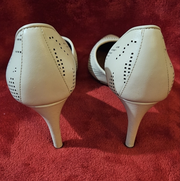 Cole Haan Cream/Light Tan Elegant Women's Pointy Toe Heels-Size 7.5 - Picture 4 of 8